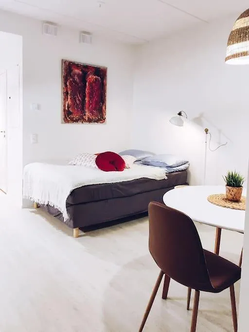 Apartment New Studio Ruby Near Helsinki Airport In Kivistoe Vantaa Finland